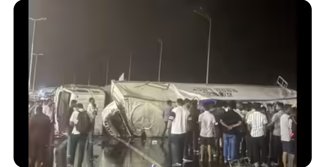 2 killed, 2 seriously injured in early morning truck, trailer, MUV collision on Mumbai-Pune Expressway