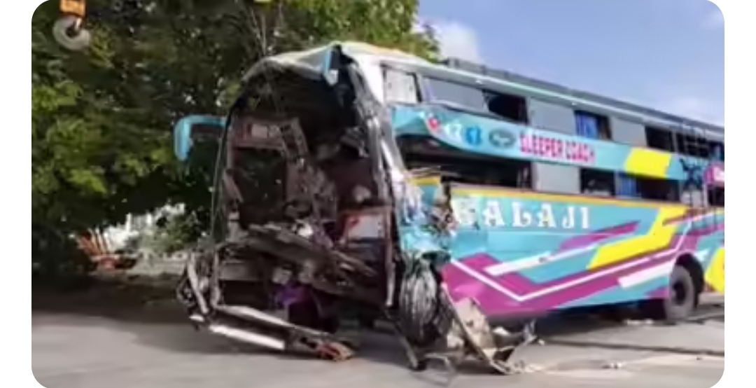 6 dead, 20 injured as bus rams parked truck on Vadodara highway