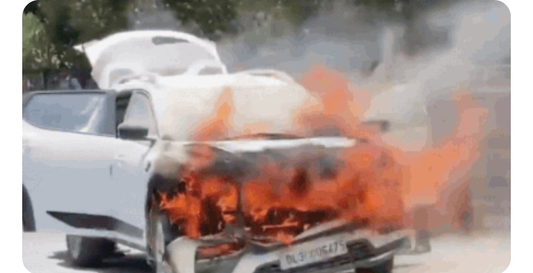 Car bursts into flames on Delhi’s Mehrauli-Badarpur road