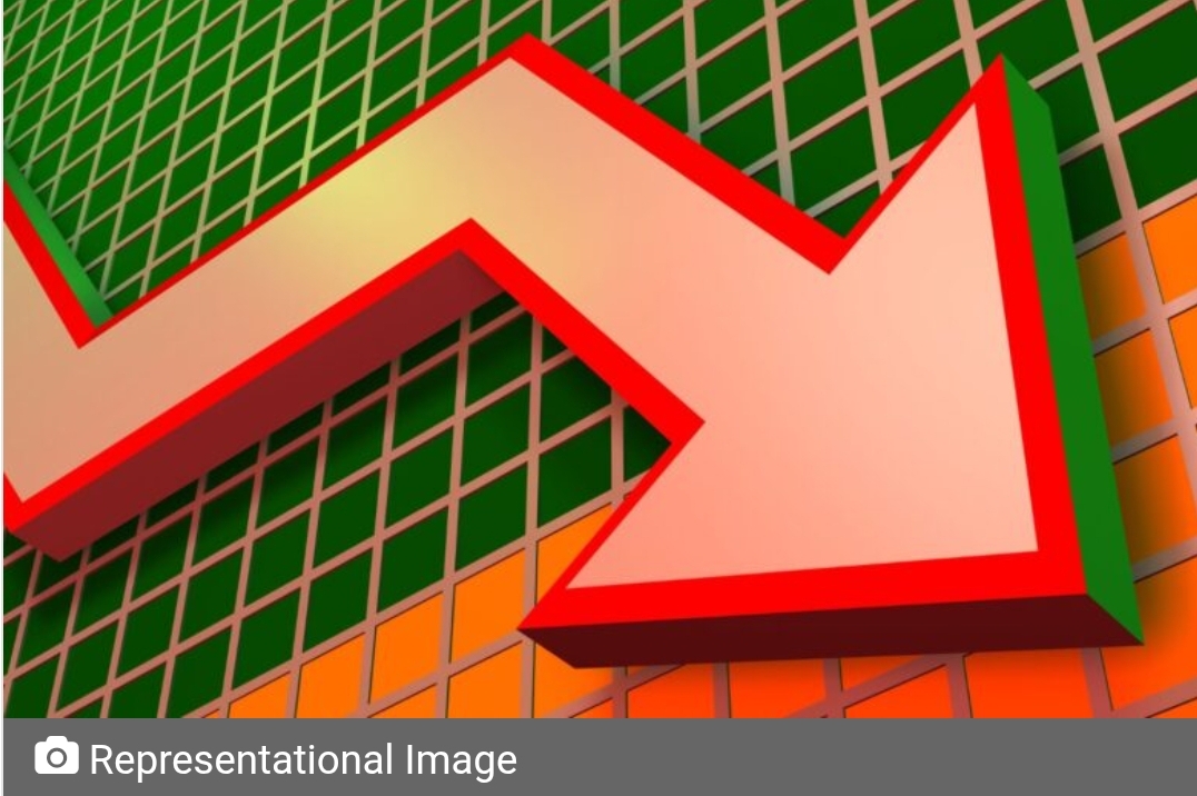 Stocks fall early as crude oil tops 100 Dollars per barrel