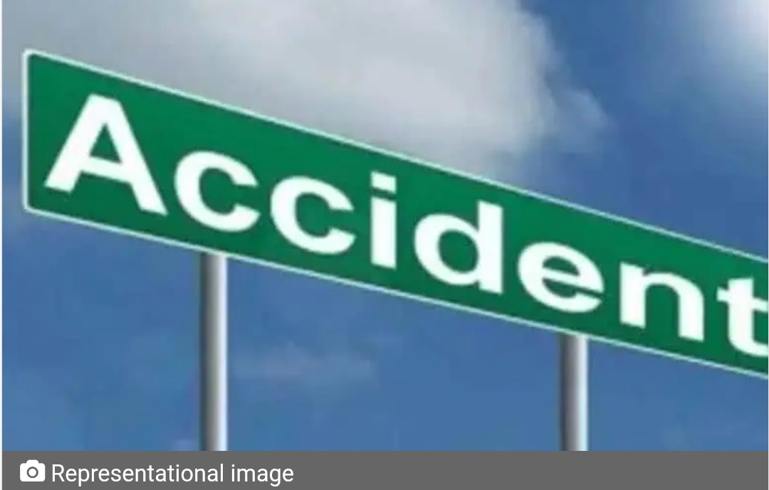 10 injured after truck rams Hyderabad bound bus in Gadwal
