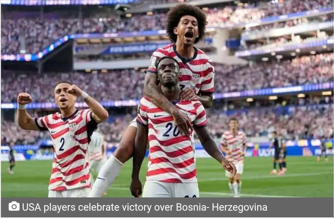 10-man USA beat Bosnia 2-0, advance in FIFA World Cup