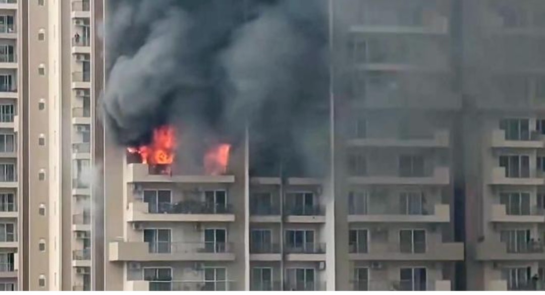 Fire breaks out at Noida complex, 15 people rescued; short circuit suspected