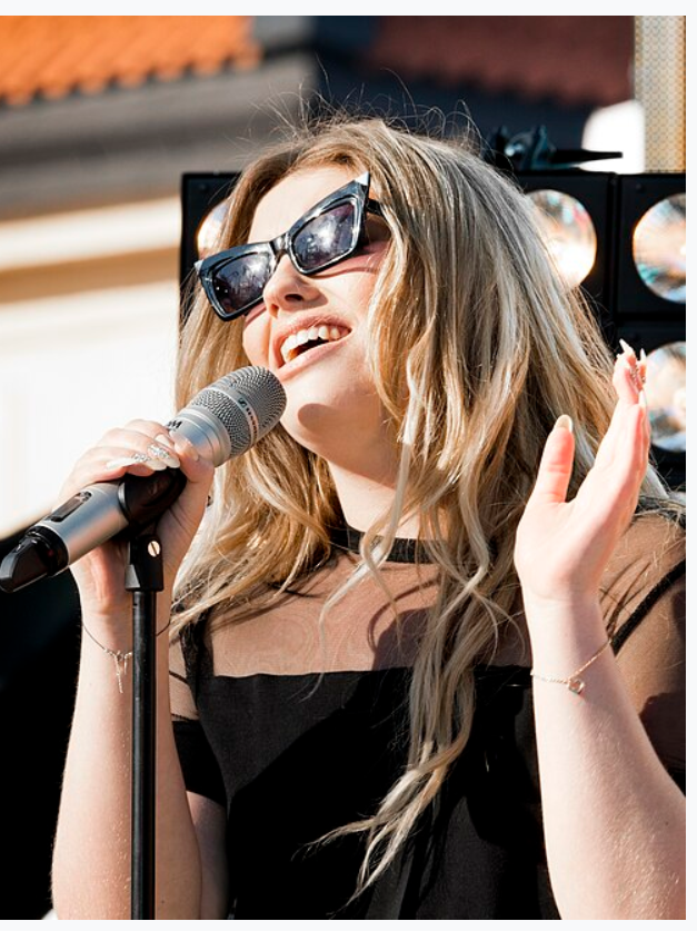 Happy birthday to Michelle Henderson