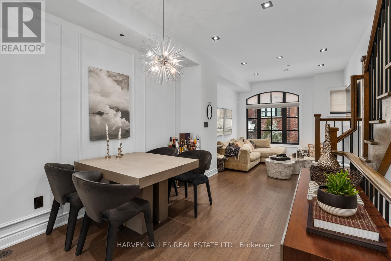 $1,385,000 20 - 80 DAISY AVENUE Toronto (Long Branch), Ontario M8W0B7