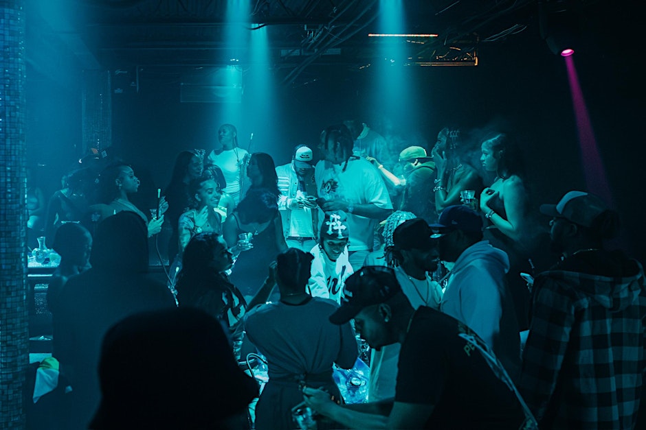 FLIRT FRIDAYS | SEVEN MIDTOWN