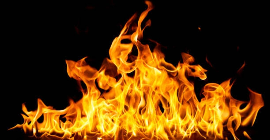 4-yr-old charred to death as bus catchesfire on Agra–Mumbai highway in Ujjain